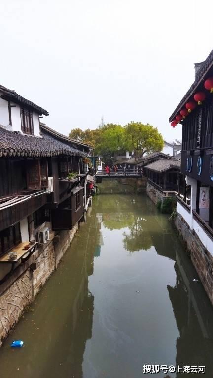 云南镇雄县山体滑坡救援持续，此次灾害属坡顶陡崖区发生崩塌